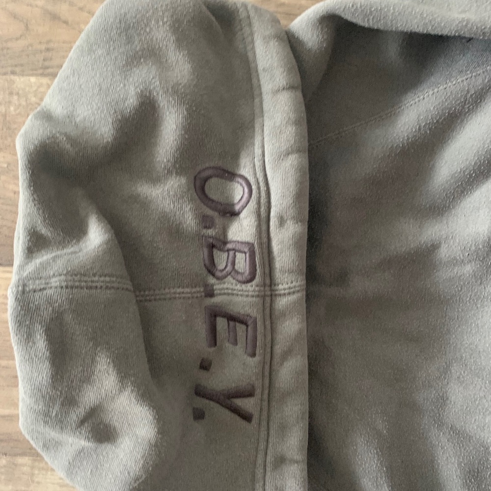 Obey Sweater - Picture 2 of 3